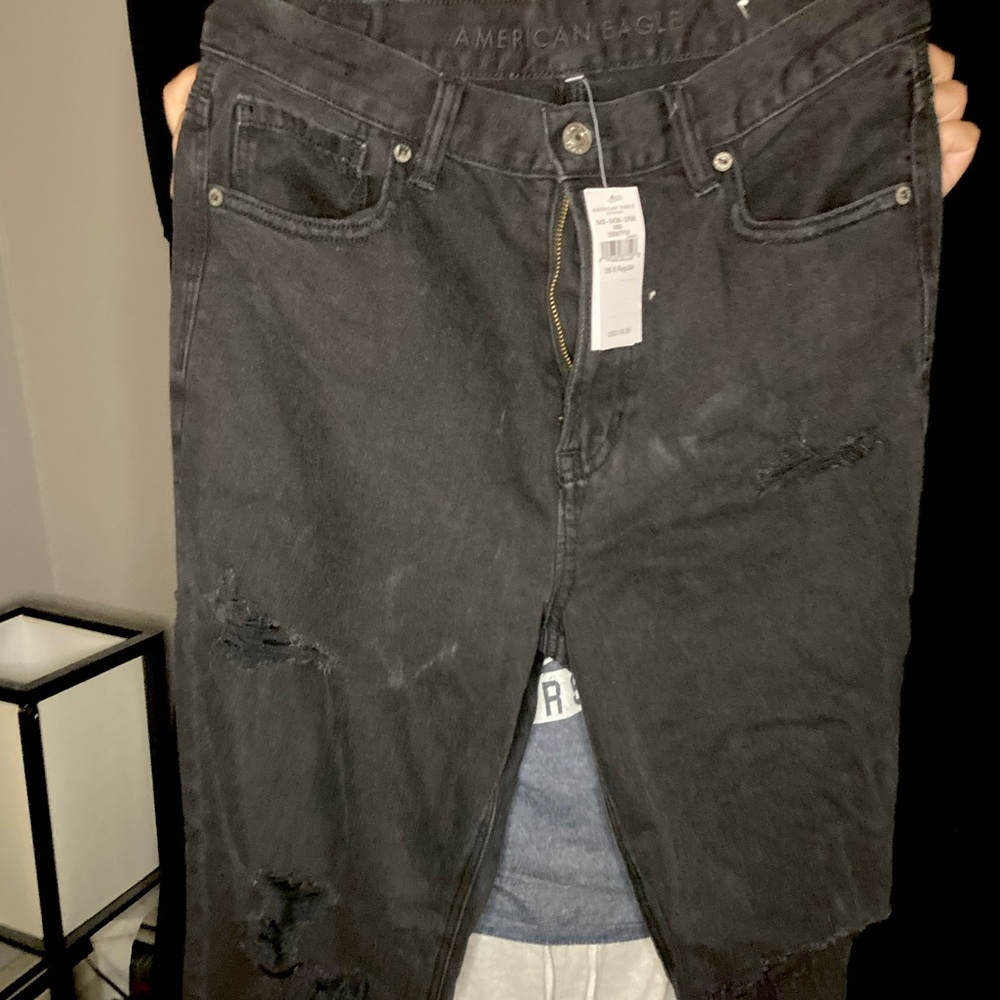NWT American Eagle mom jeans (size 8)